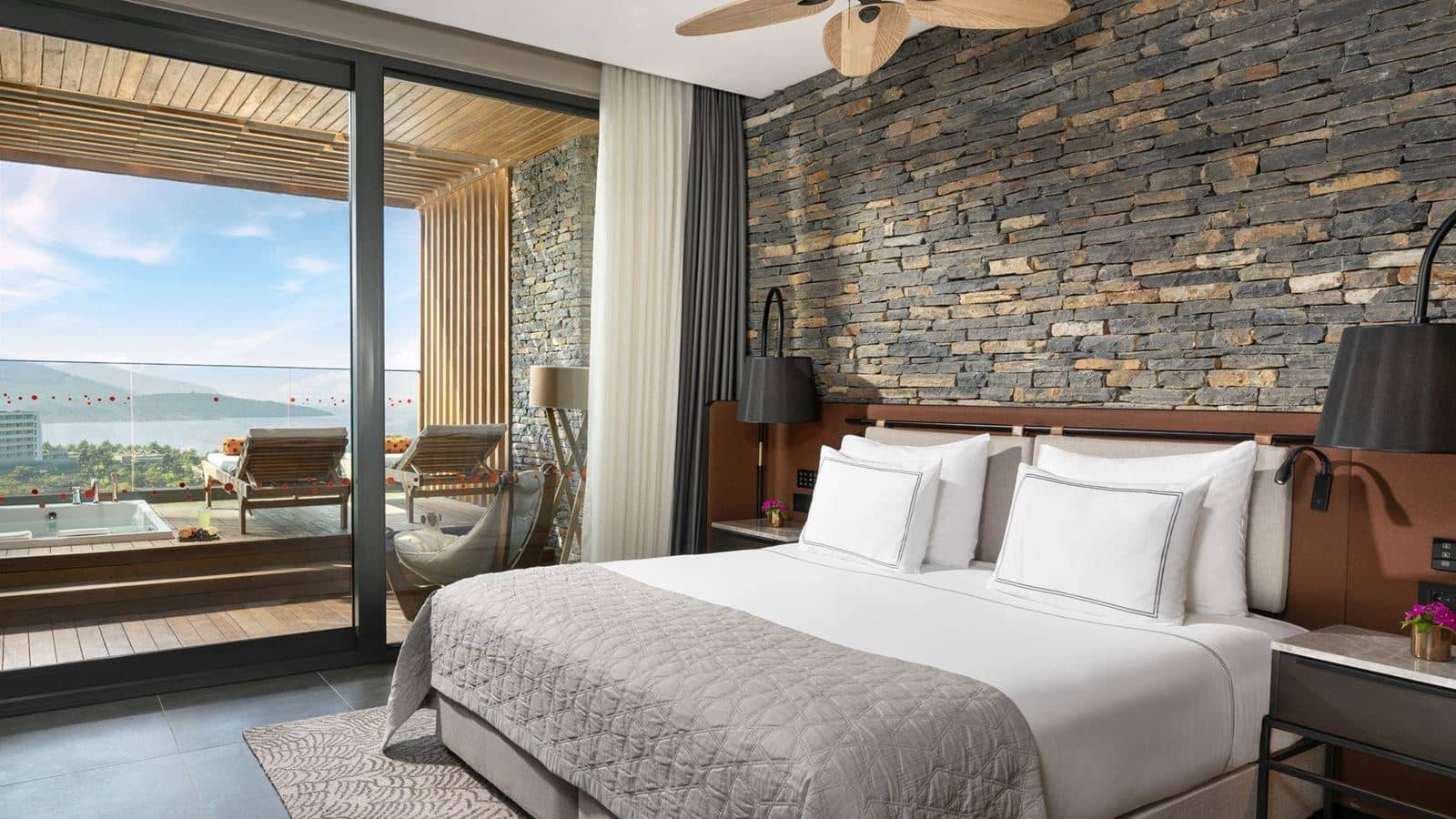 rooms-family-corner-terrace-suite-sea-view