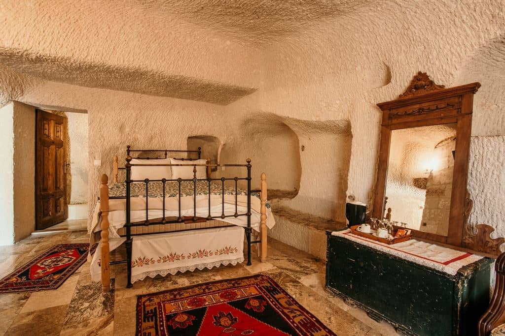 rooms-cave-room