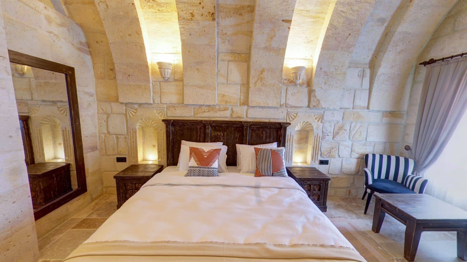rooms-deluxe-room
