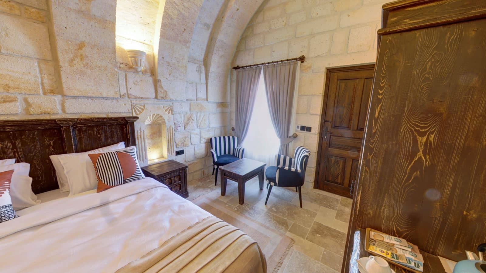 rooms-deluxe-room