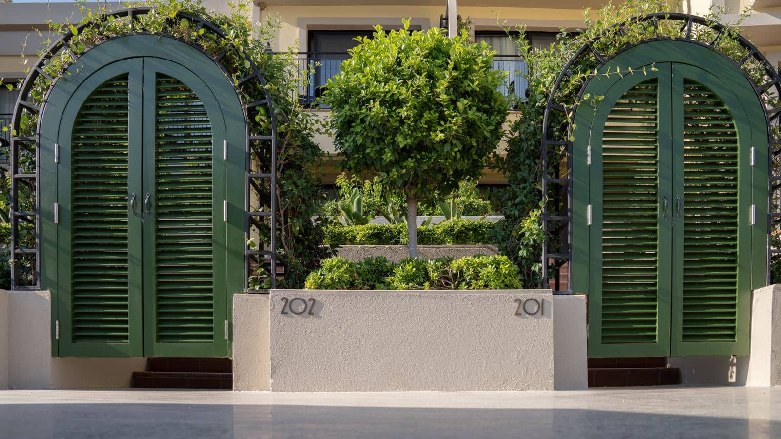 rooms-deluxe-garden-sea-view-room