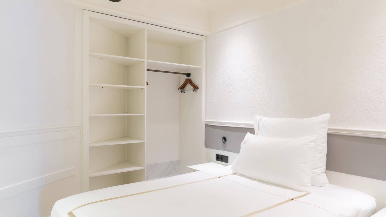 rooms-pool-suite