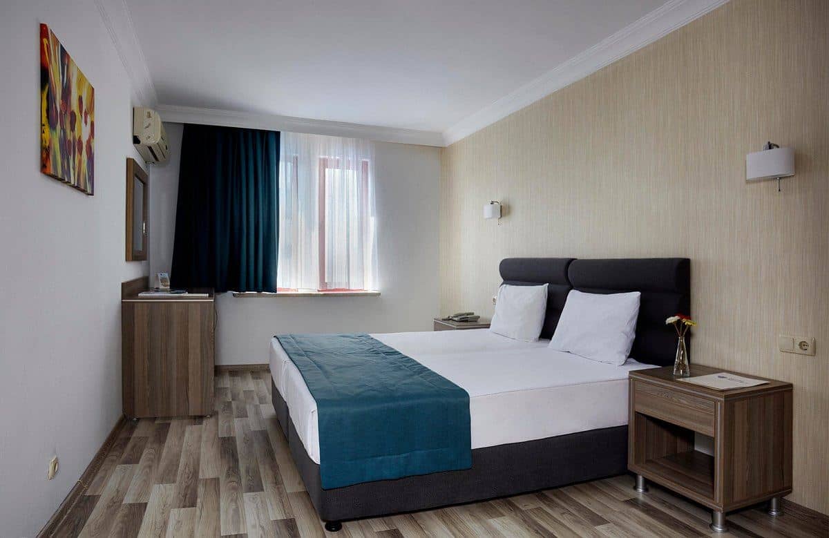 rooms-family-room-2-bedrooms-balcony