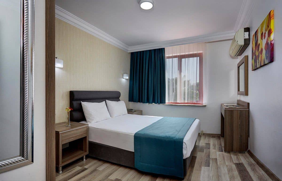 rooms-family-room-2-bedrooms-balcony