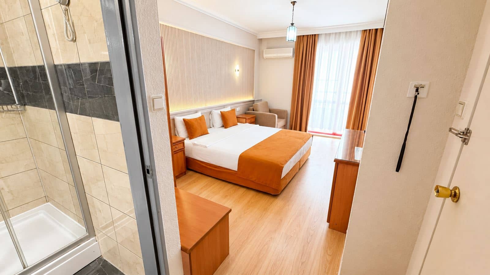 rooms-standard-room-balcony