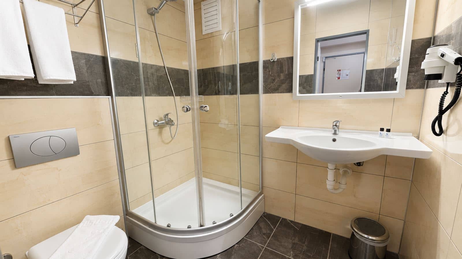 rooms-standard-room-balcony