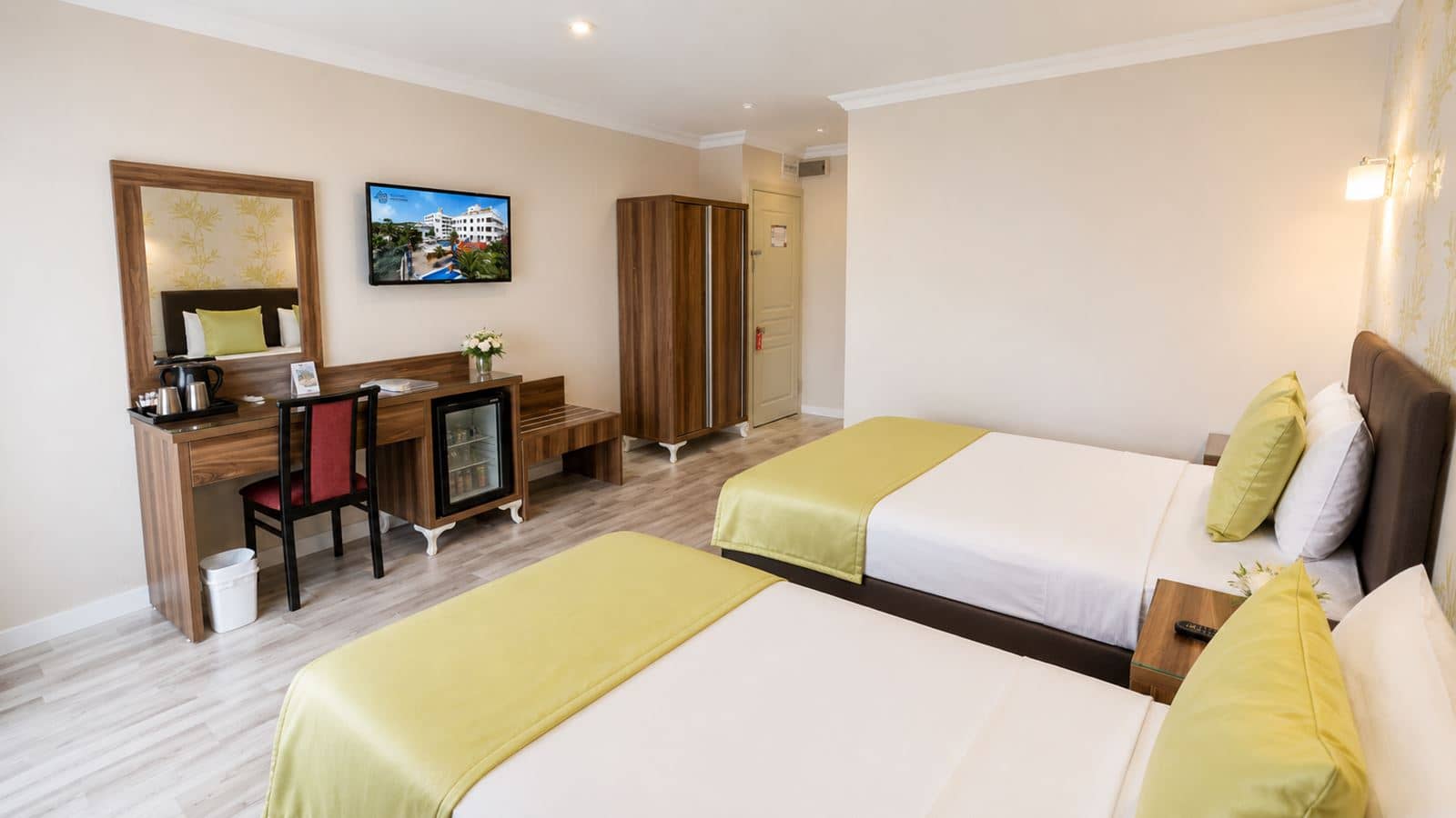 rooms-superior-room-seaview-balcony