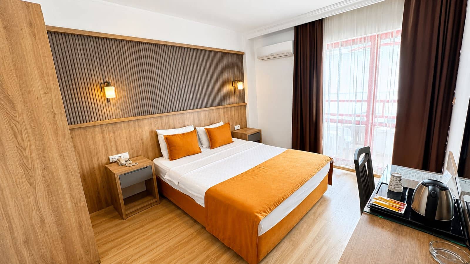 rooms-superior-room-seaview-balcony