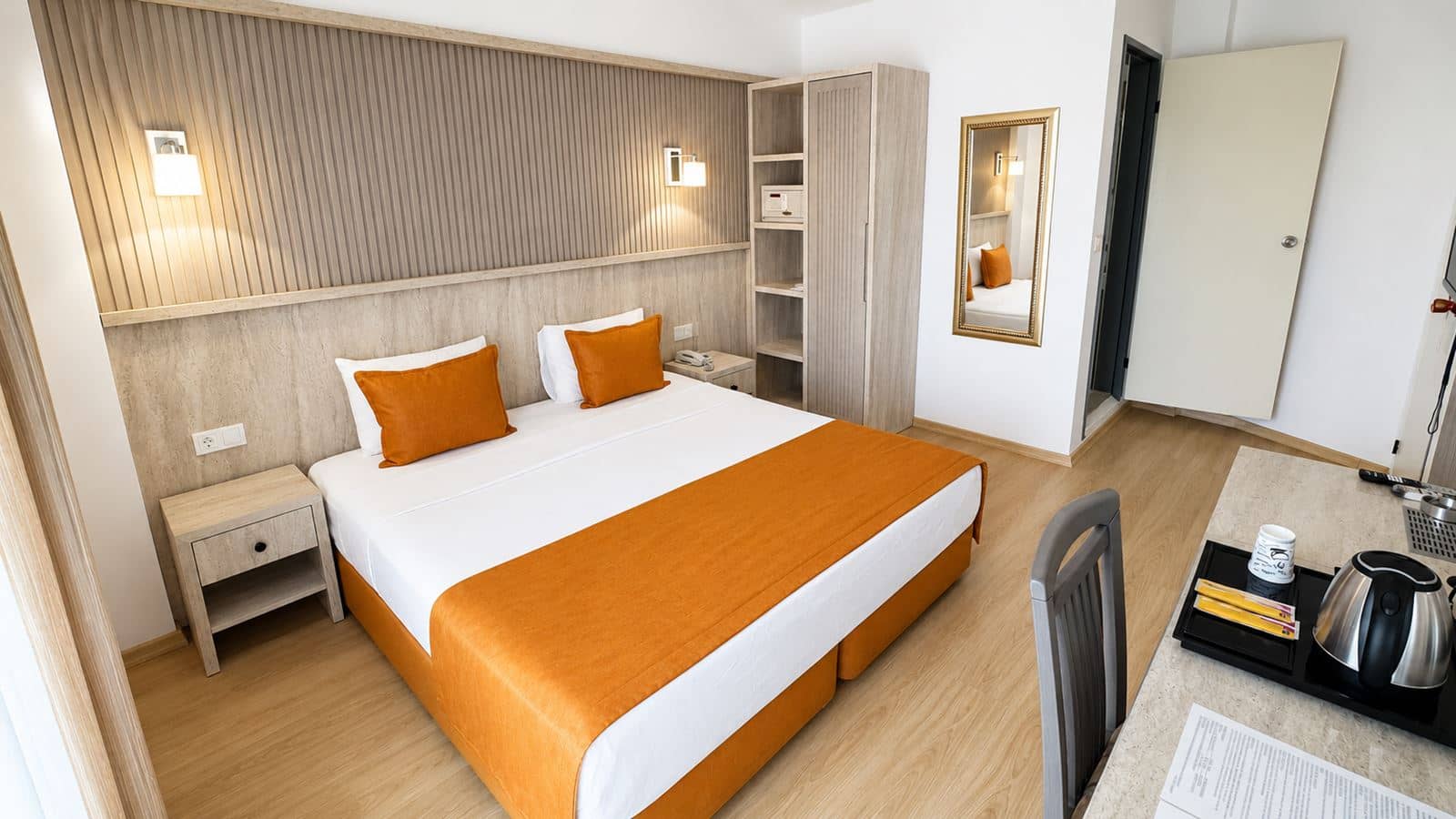rooms-superior-room-seaview-balcony