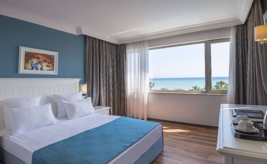 rooms-family-room-sea-view