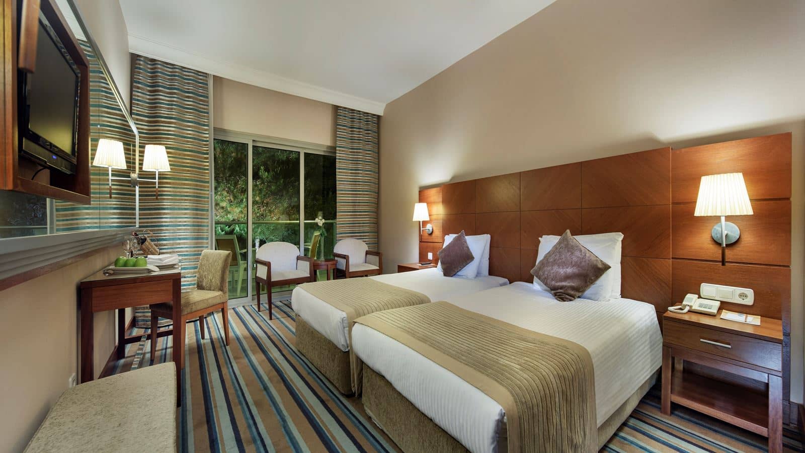 rooms-standard-room-landview-balcony