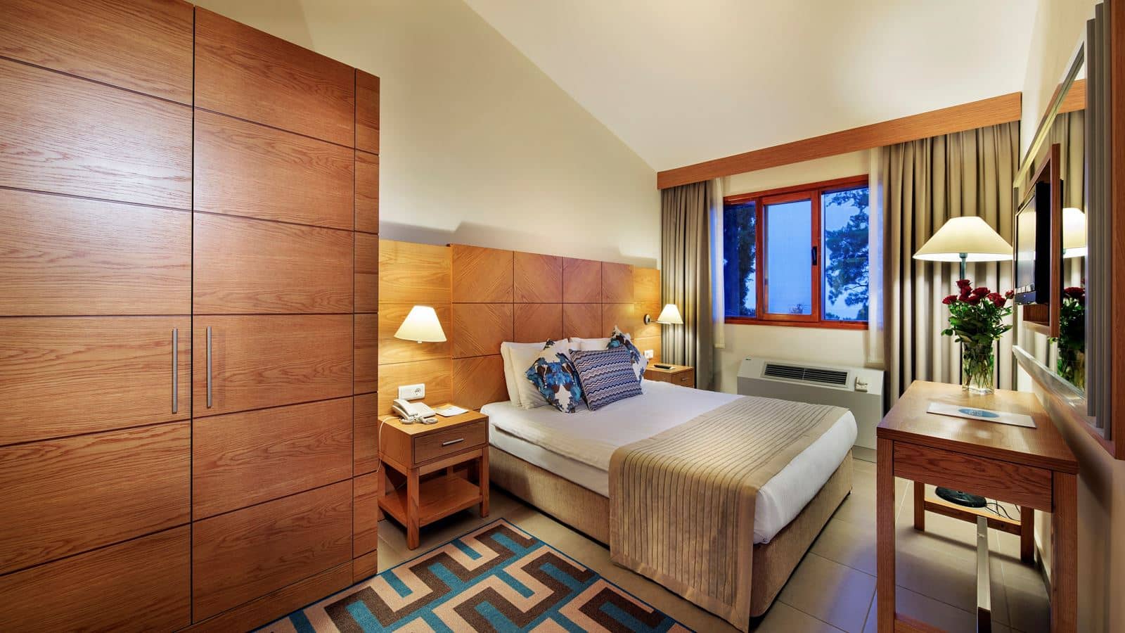 rooms-club-family-2-bedroom-balcony