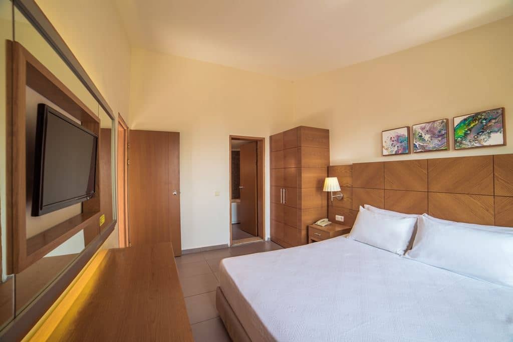 rooms-club-room