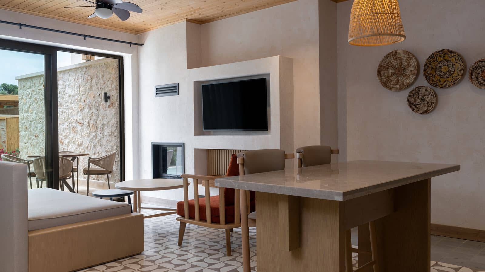rooms-classic-suite-with-mountain-view