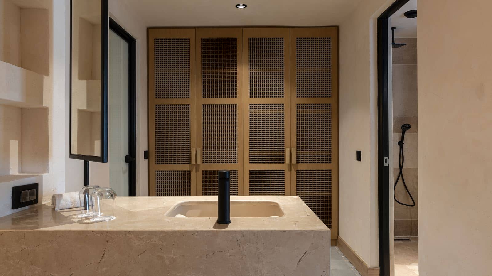 rooms-classic-suite-with-mountain-view