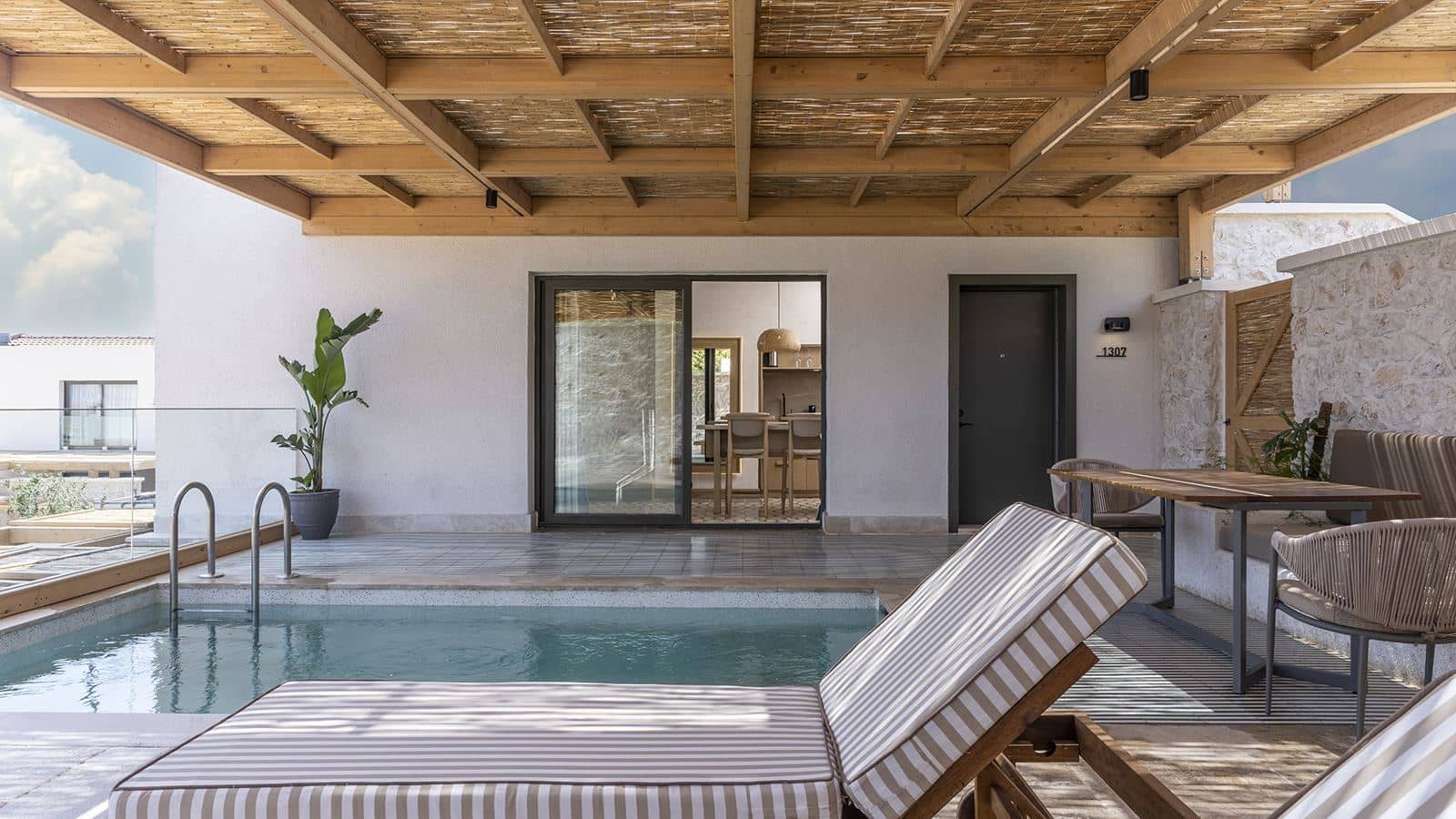 rooms-loft-suite-with-sea-view