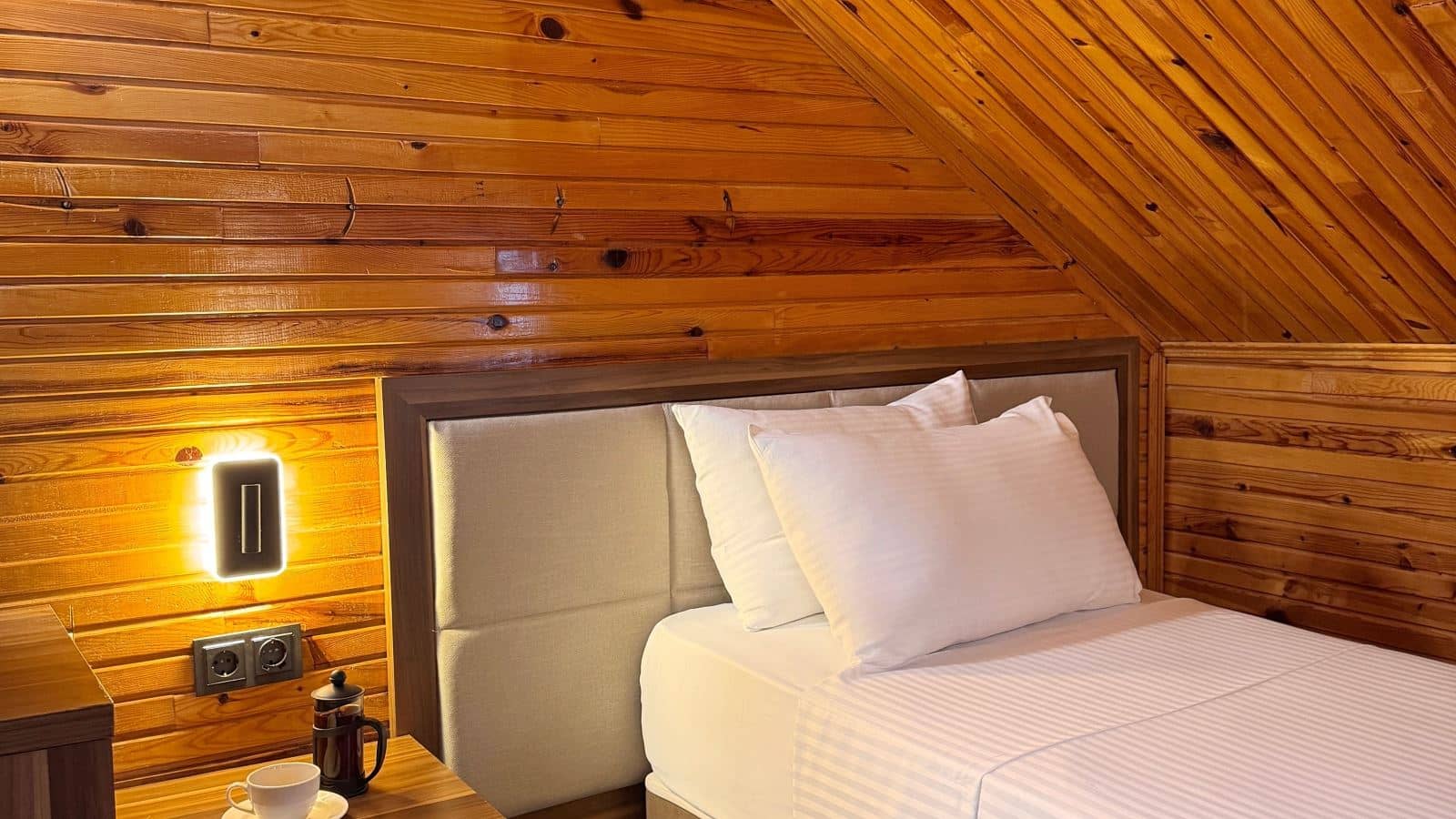 rooms-deluxe-suite