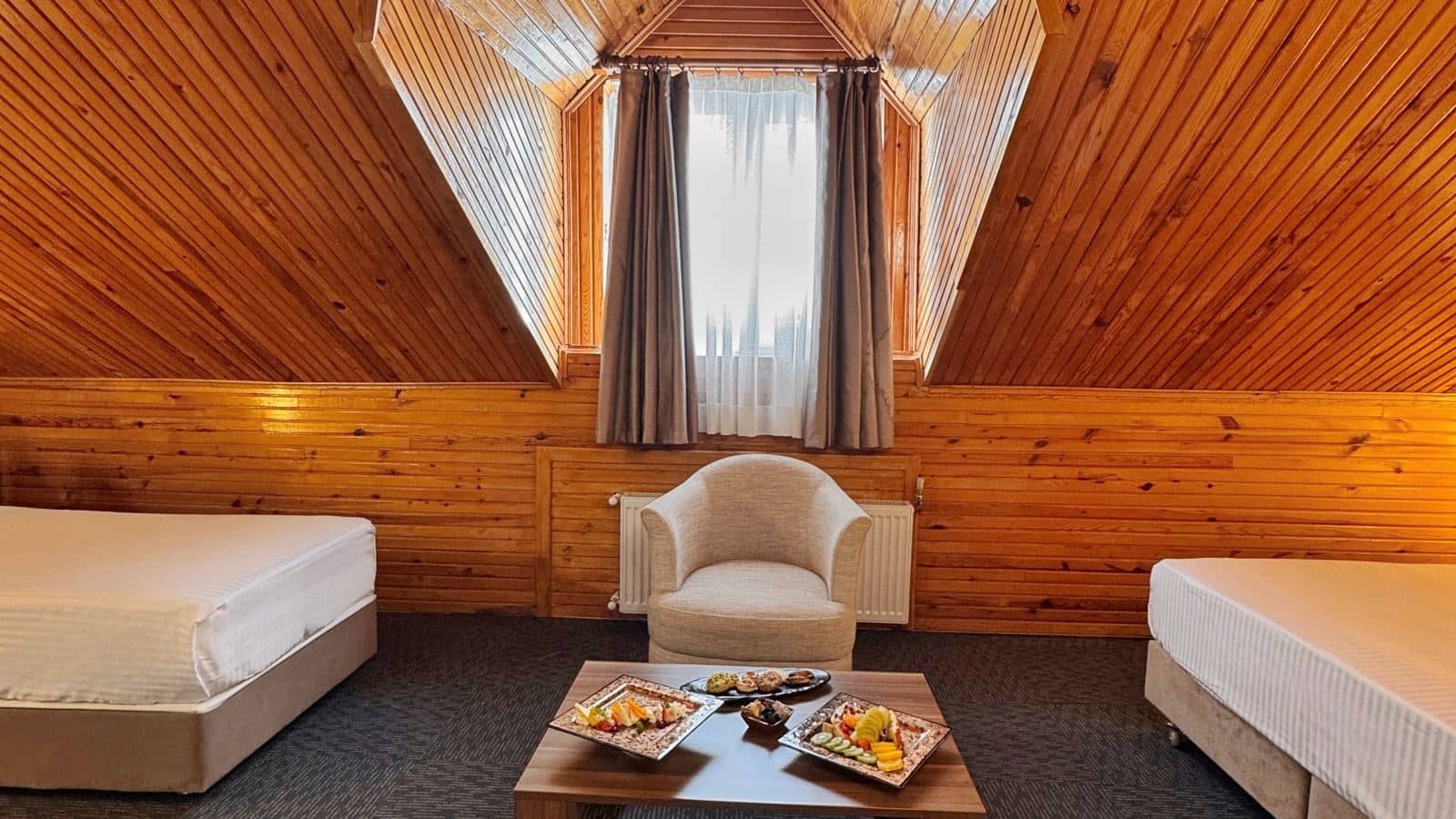 rooms-deluxe-suite