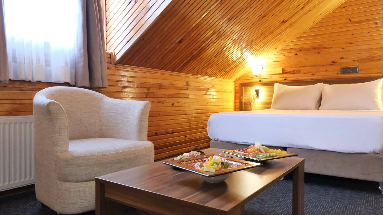 rooms-deluxe-suite