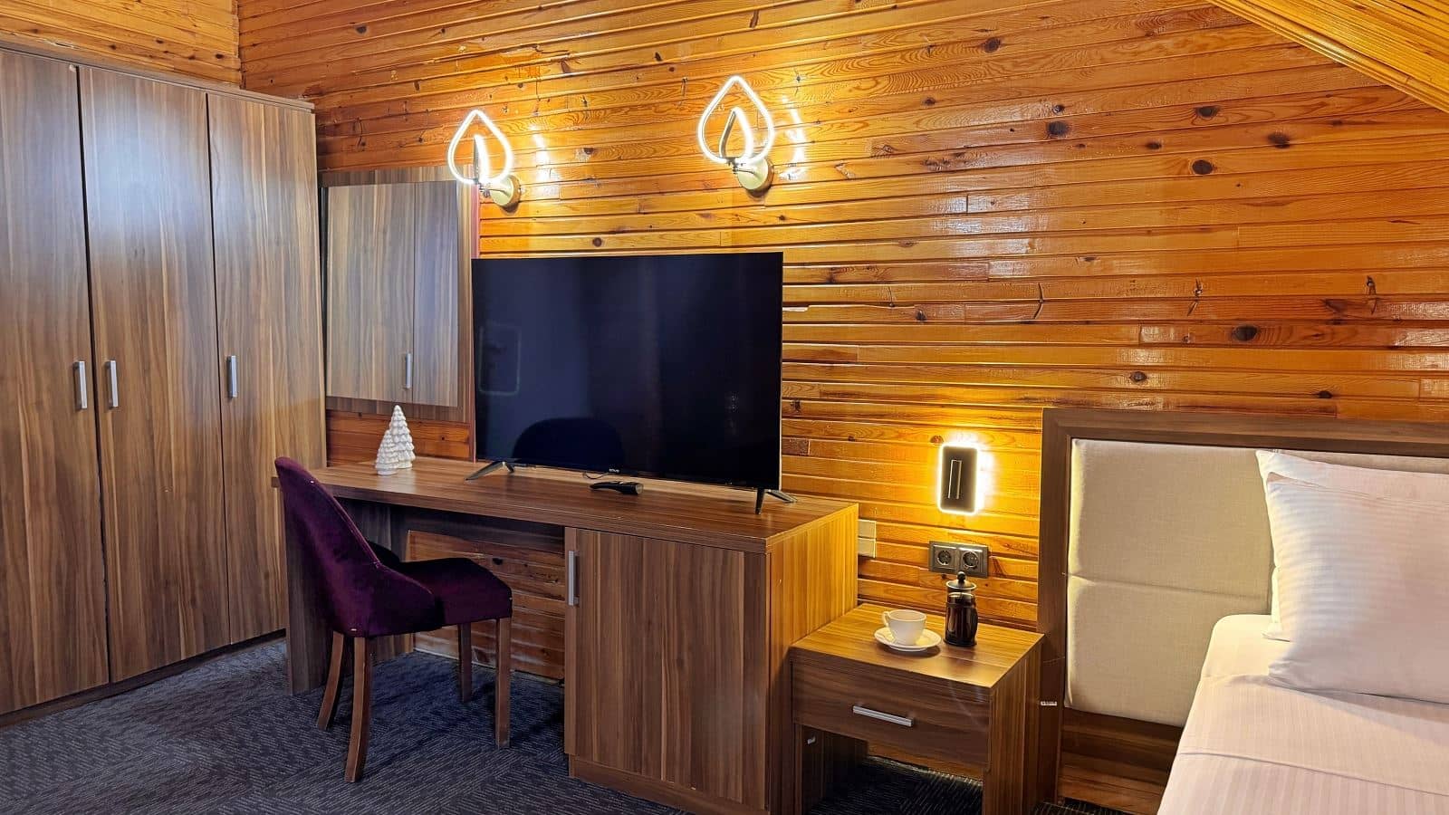 rooms-deluxe-suite