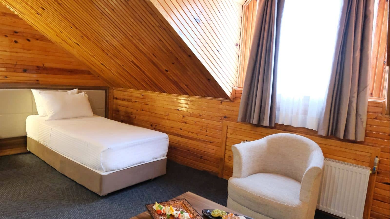 rooms-deluxe-suite