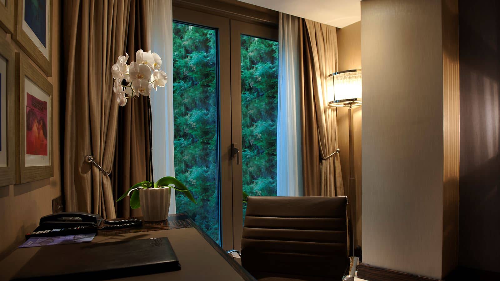 rooms-standard-room-city-view
