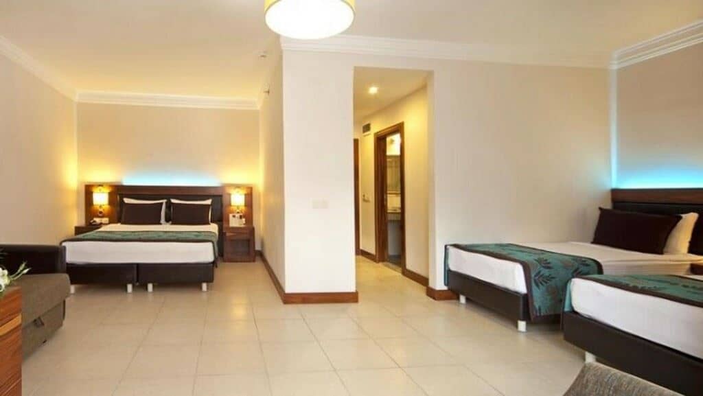 rooms-club-suite-room
