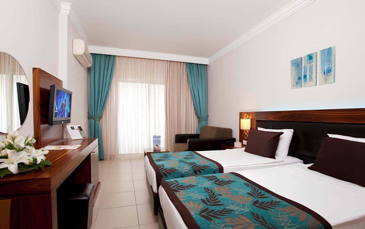 rooms-coral-room