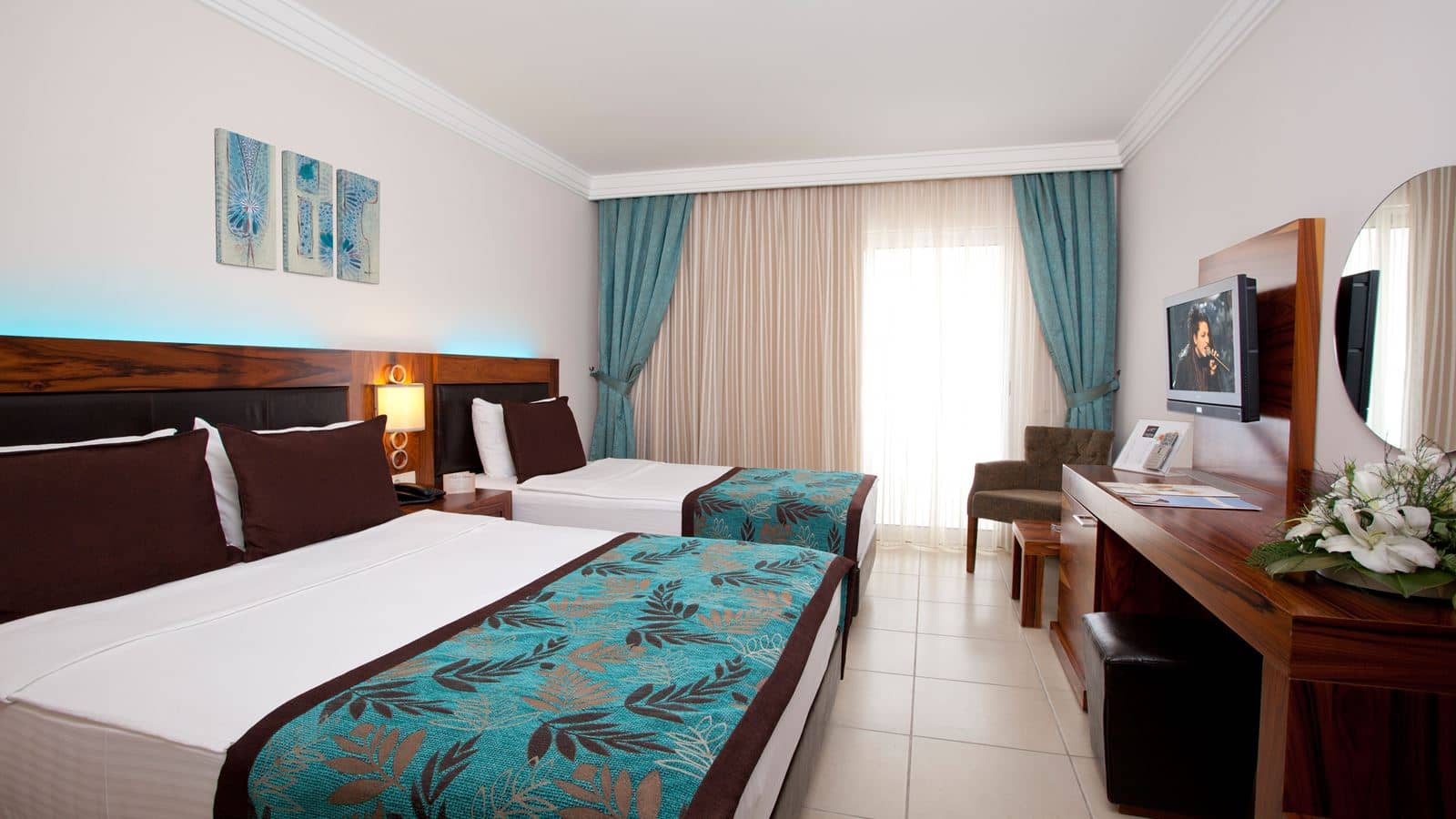 rooms-coral-room