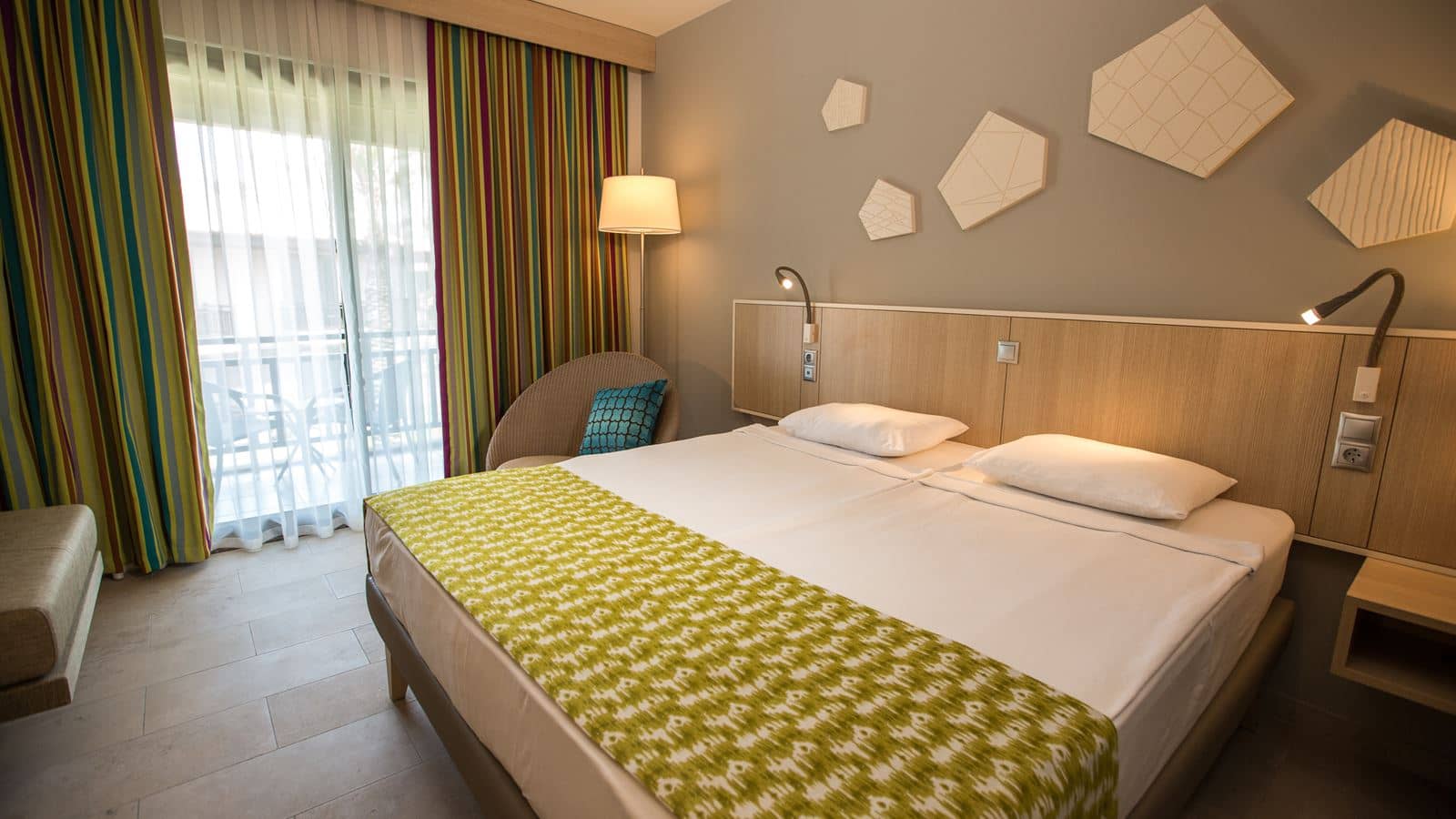 rooms-standard-land-view