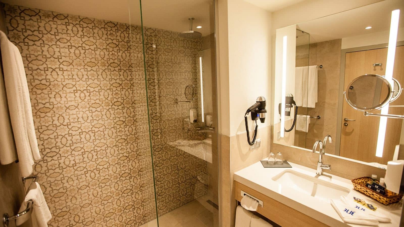 rooms-suite-room