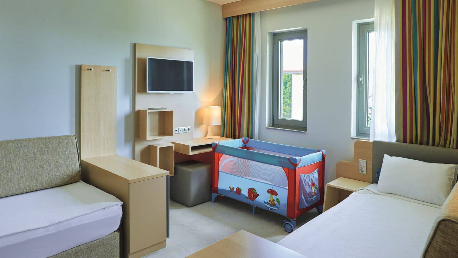 rooms-family-room