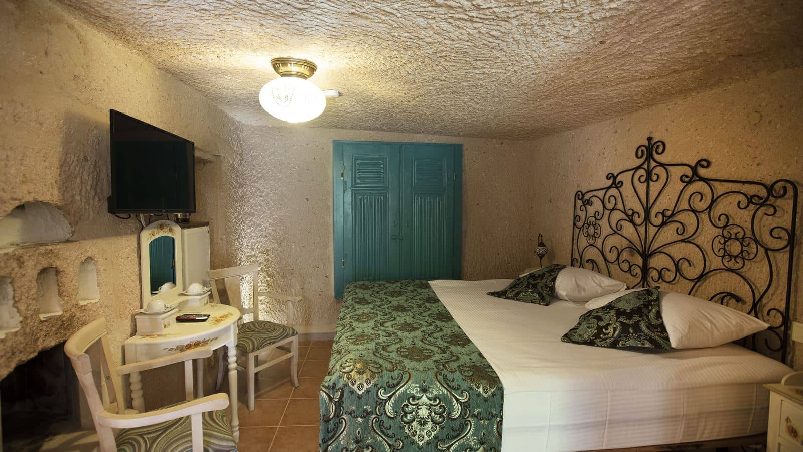 rooms-superior-cave-room