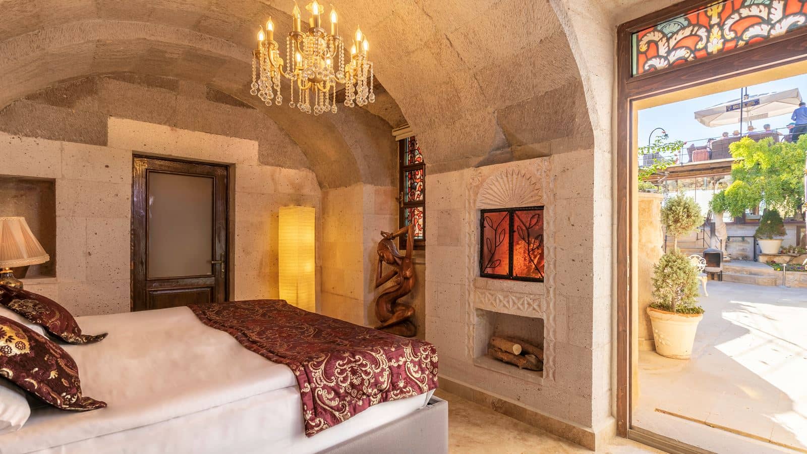 rooms-deluxe-cave-room