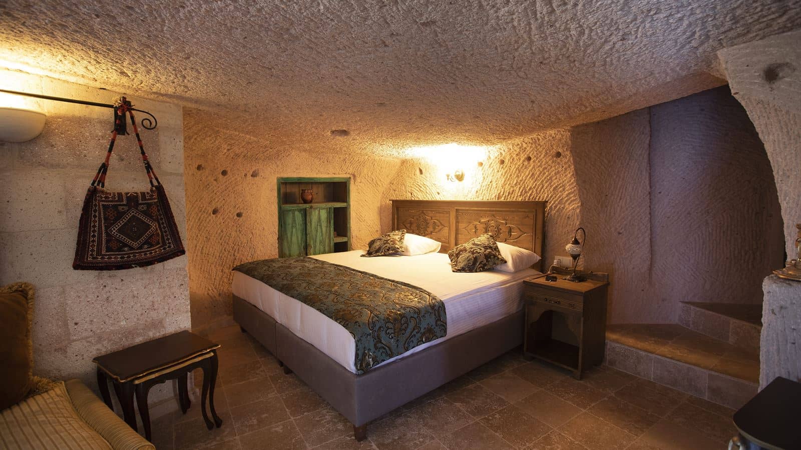 rooms-executive-cave-room-valley-view