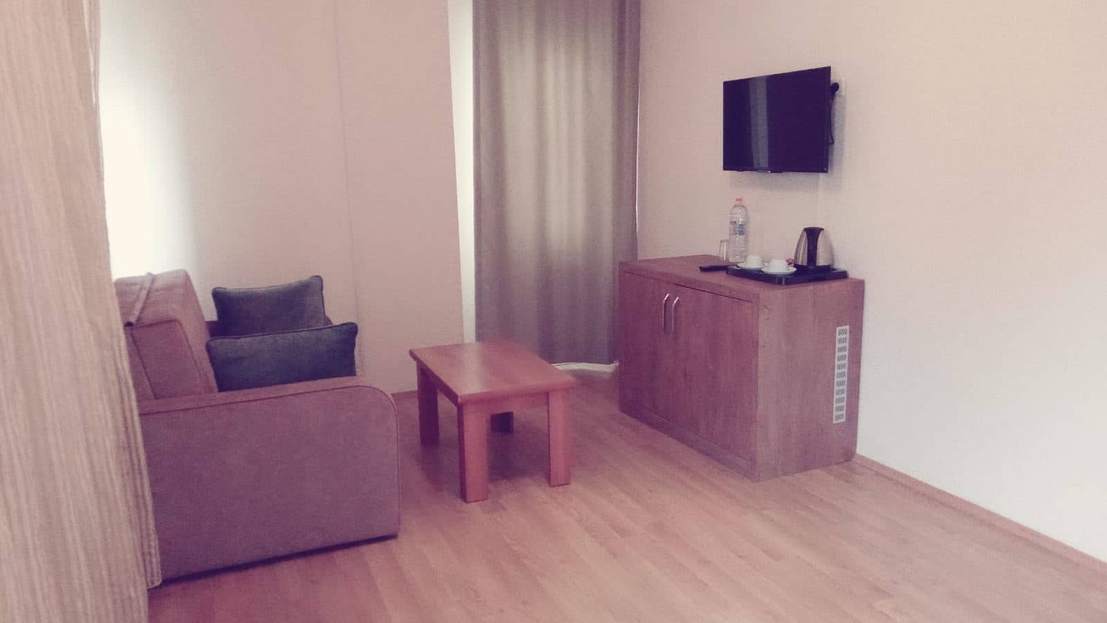 rooms-coral-room