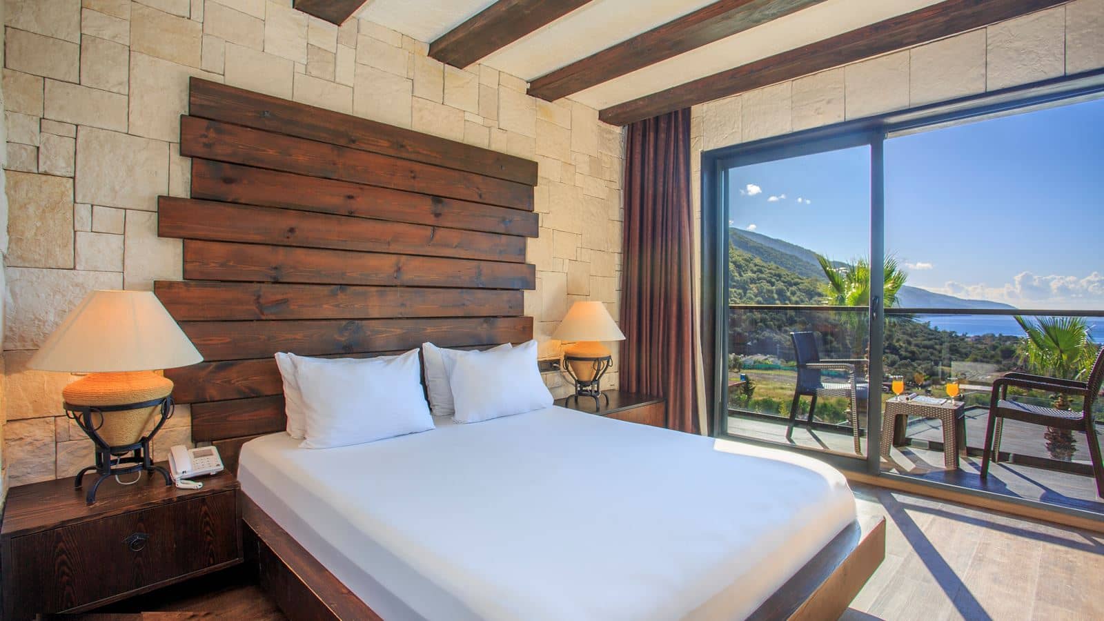 rooms-deluxe-room