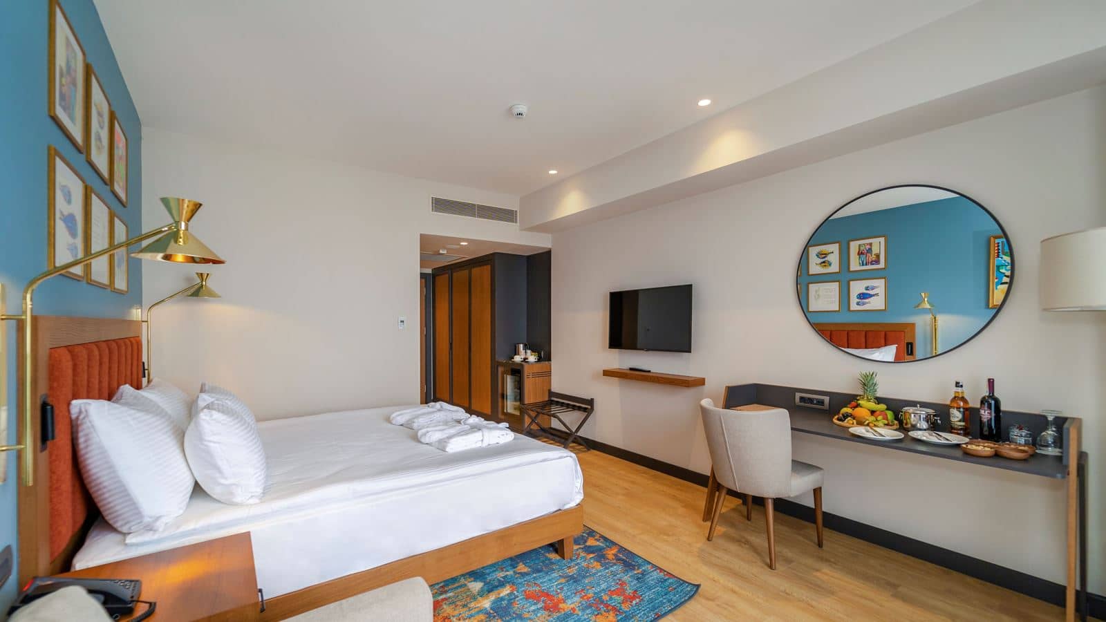 rooms-deluxe-room-land-view