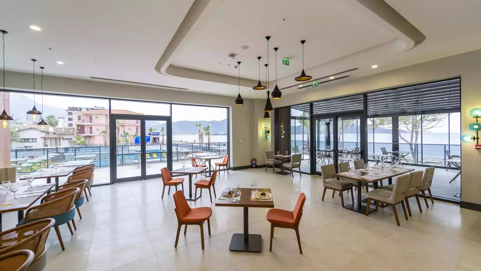 restaurants-the-blue-restaurant-main-restaurant