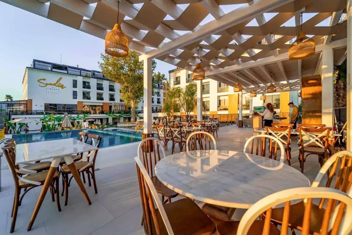 restaurants-the-blue-restaurant-main-restaurant
