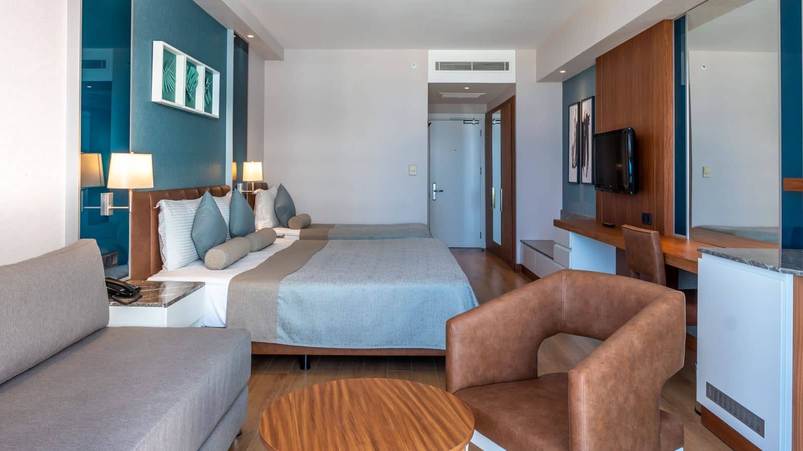 rooms-quadro-room-land-view