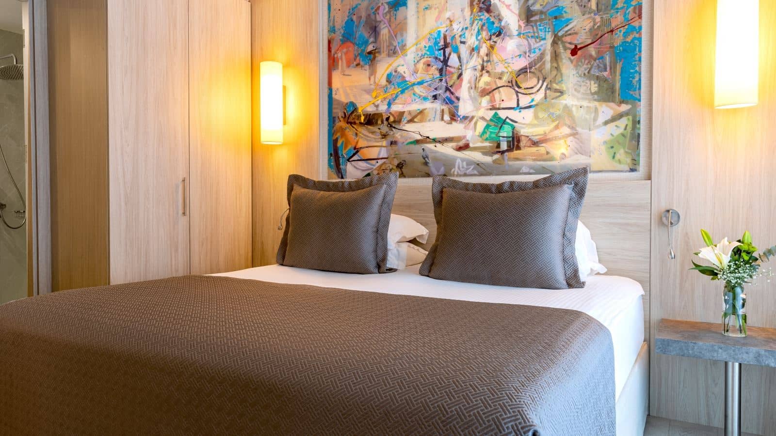 rooms-deluxe-junior-suite-land-or-sea-view