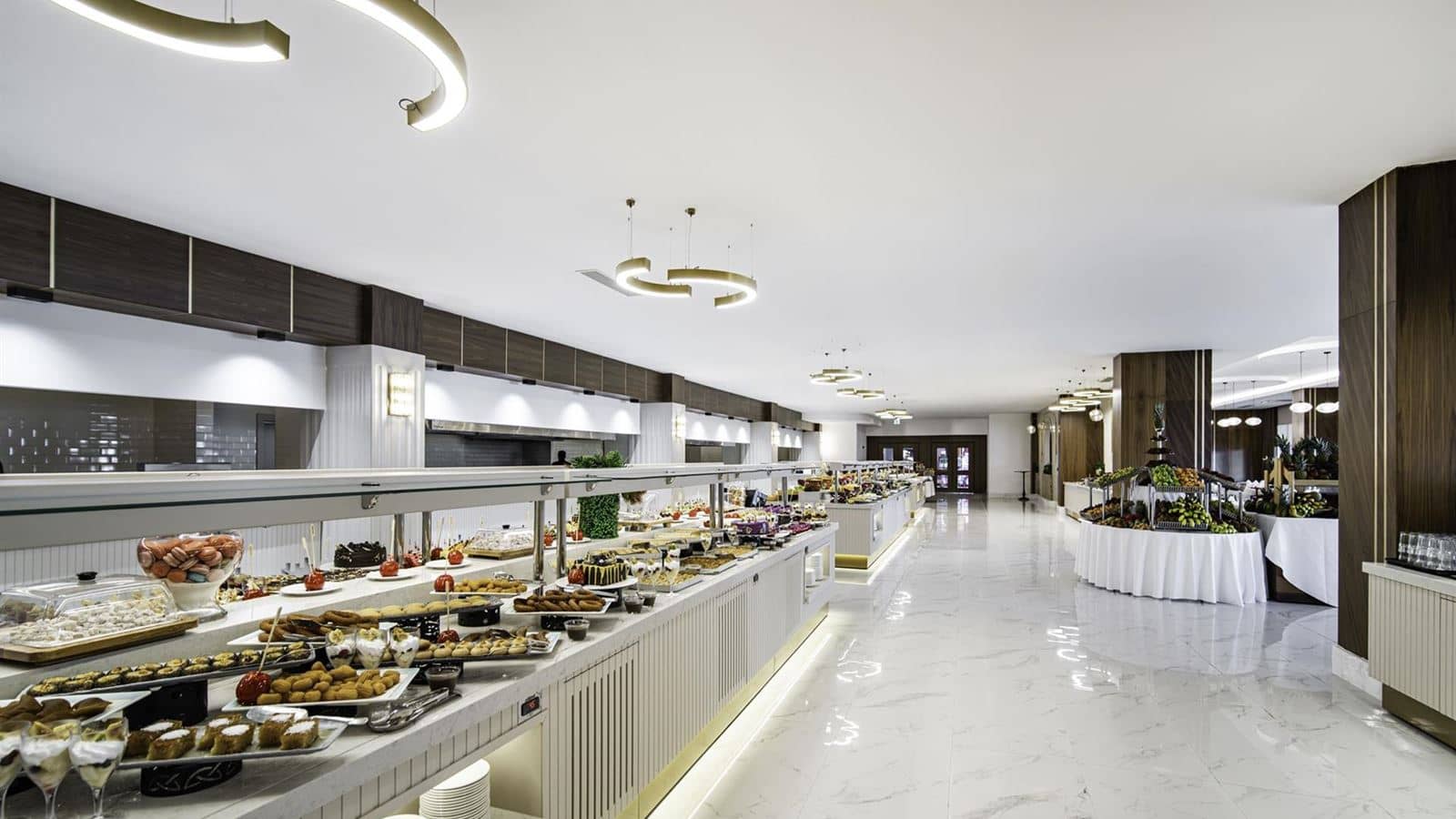 restaurants-moon-main-restaurant