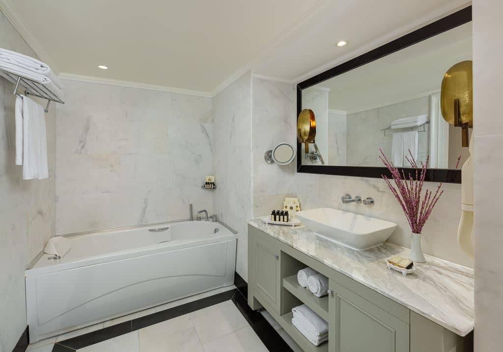 rooms-king-suite