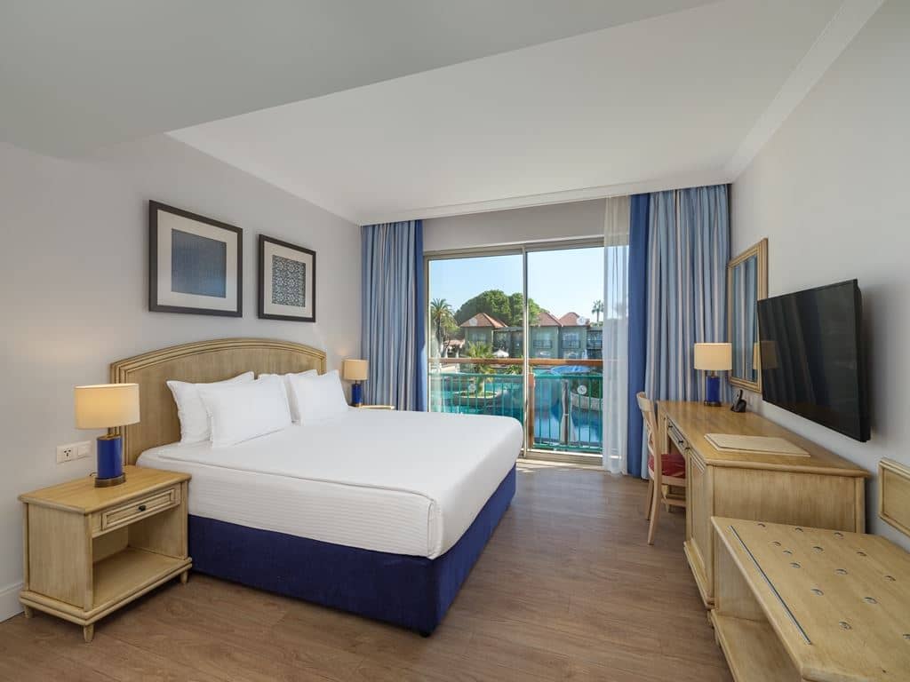 rooms-lake-deluxe-villa