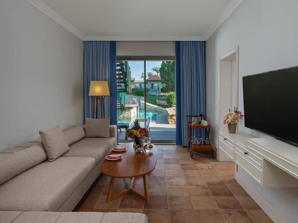 rooms-lake-villa