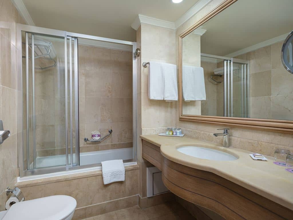 rooms-lake-villa