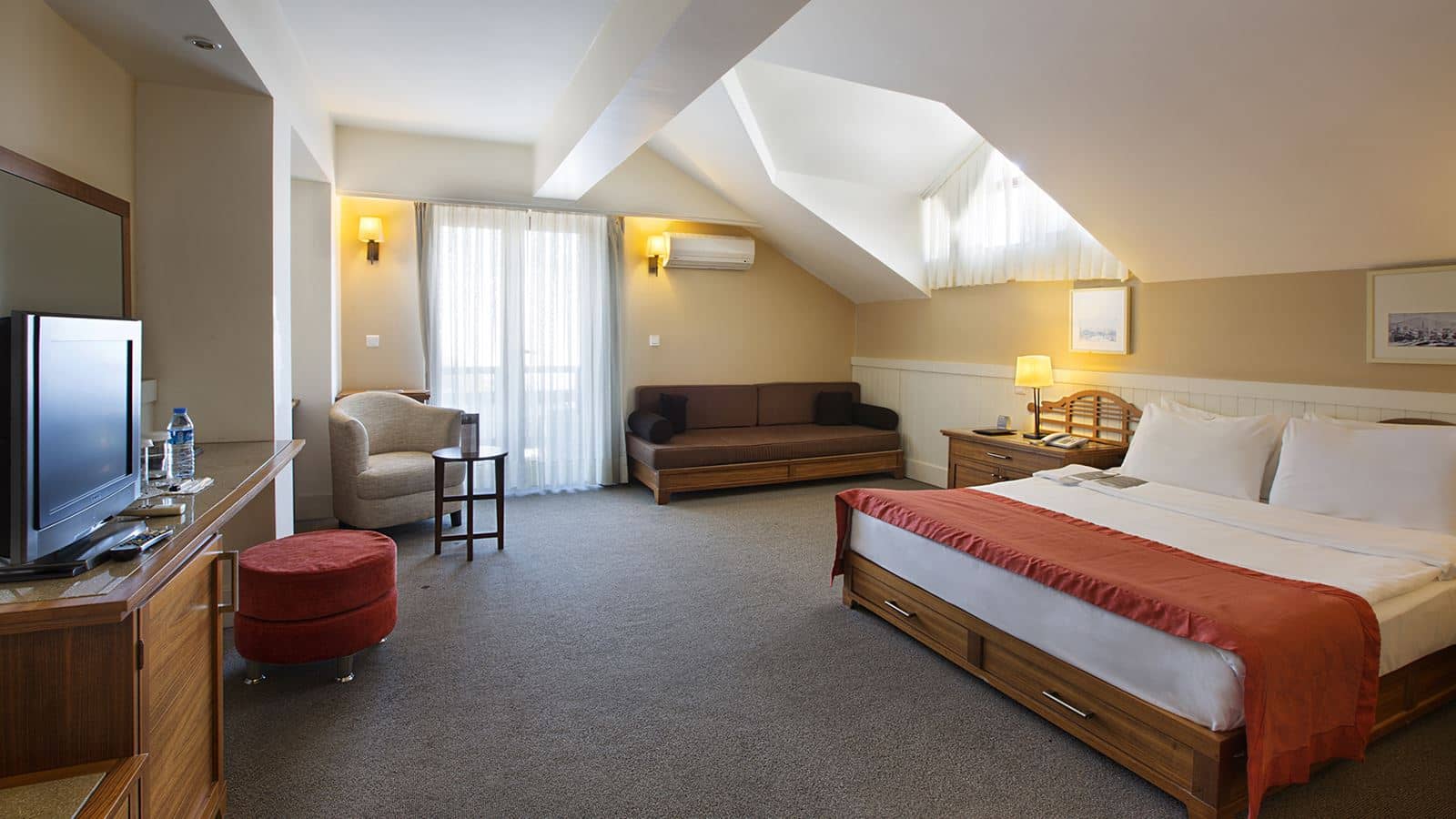 rooms-corner-suit