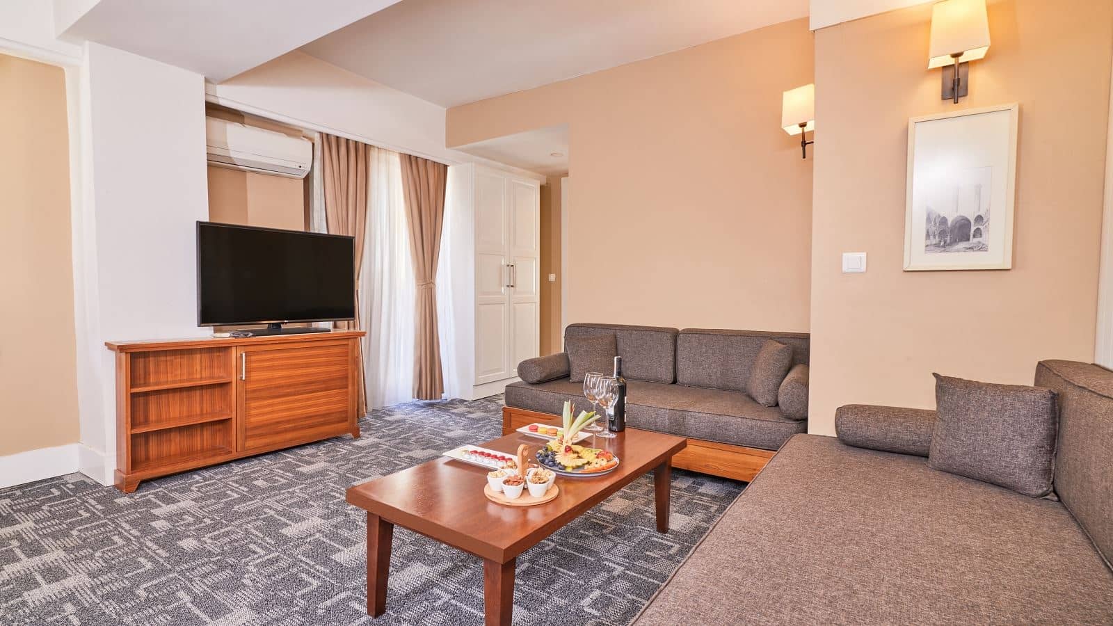 rooms-deluxe-suit