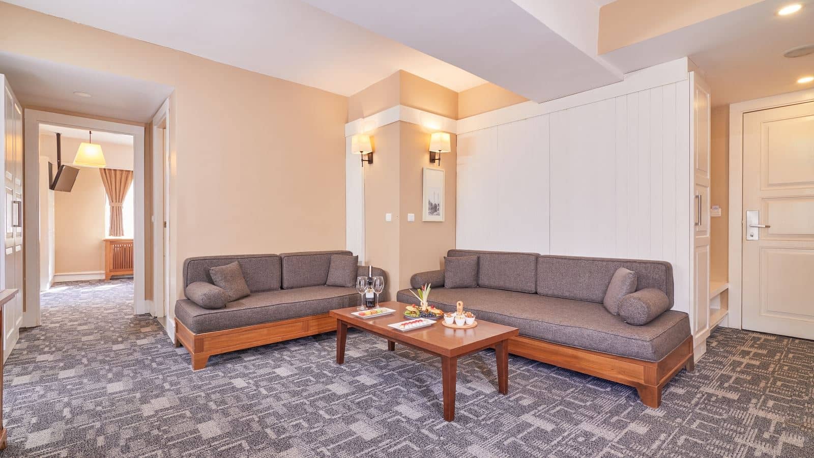 rooms-deluxe-suit